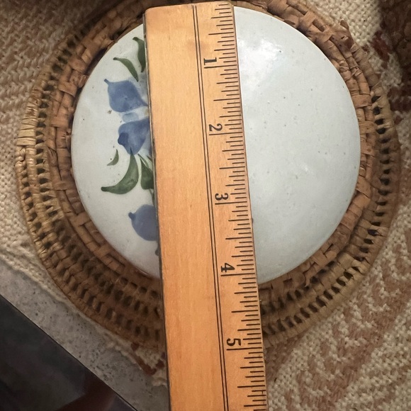 Studio Pottery Lidded Container - Picture 7 of 7